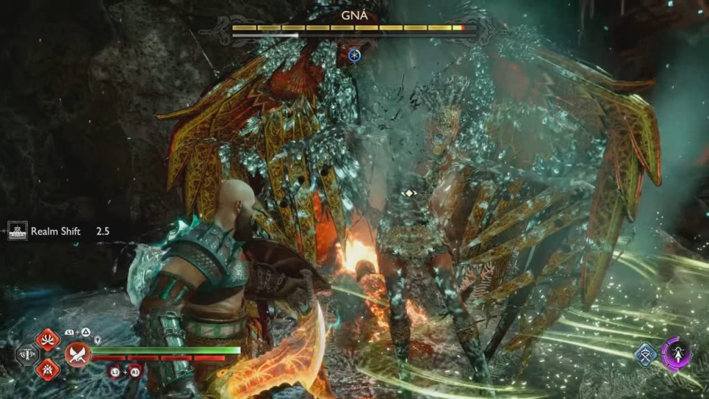Kratos sử dụng đao hỗn mang Blades of Chaos đang bốc cháy tấn công Nữ hoàng Valkyrie Gná trong thời gian ngưng đọng Realm Shift