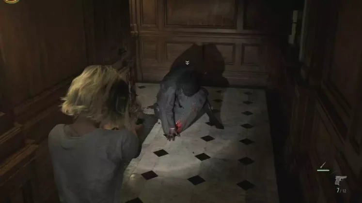 Bắn ch&acirc;n zombie trong Examination Room Resident Evil 9 để tiết kiệm đạn
