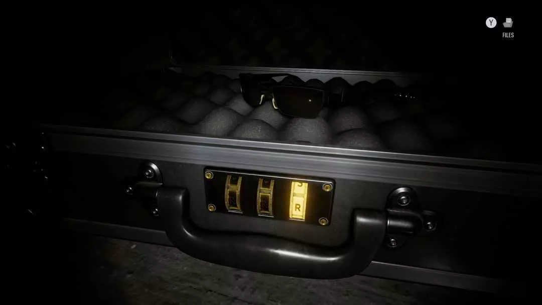 Ảnh S.T.A.R.S. Office Briefcase trong phần bonus Barry’s Scavenger Hunt RE9, liên quan mã R-R-R và Power Shades Charm.