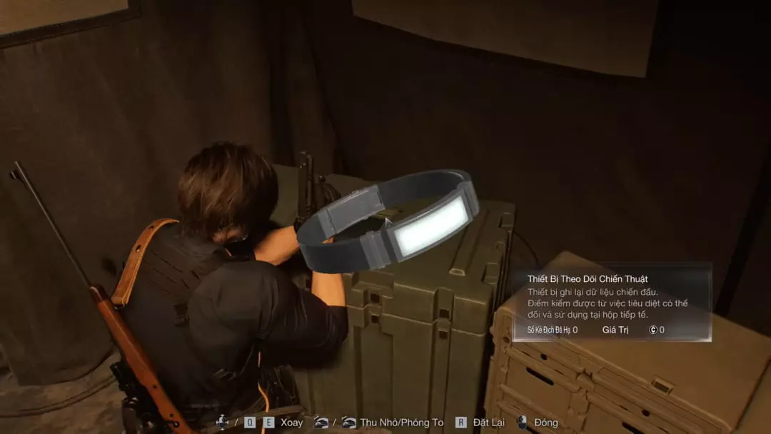 Thiết bị Tactical Tracker mở hệ thống Credits của Leon Thiết bị Tactical Tracker mở hệ thống Credits cho Leon tại Central Camp RE9